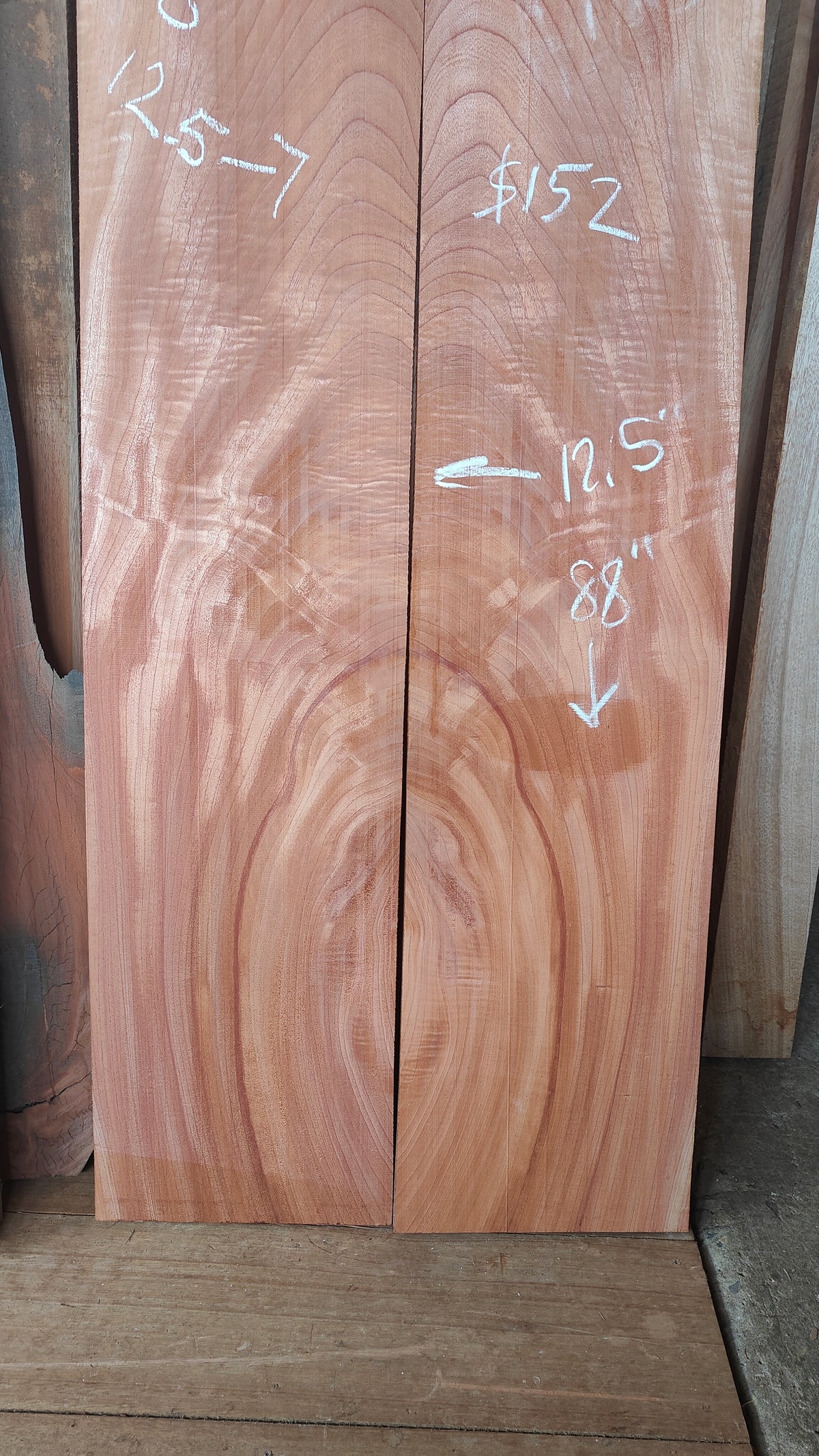 Toon, bookmatçhed lumber, C C